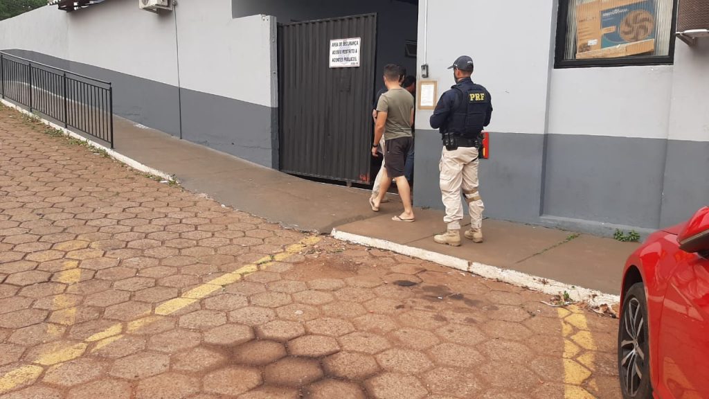 Com mandado de prisão em aberto, homem é preso em ação da PRF na BR-277 em Cascavel