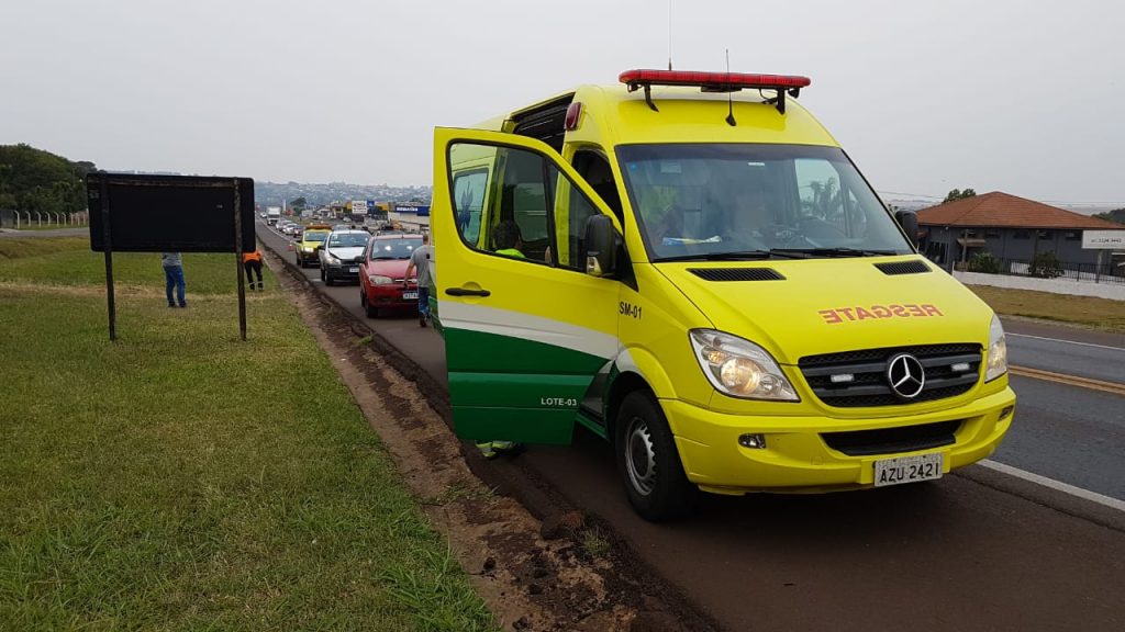 Palio e Strada se envolvem em acidente na BR-277