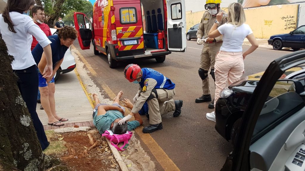 Homem é atropelado por carro na Rua Recife, no Centro