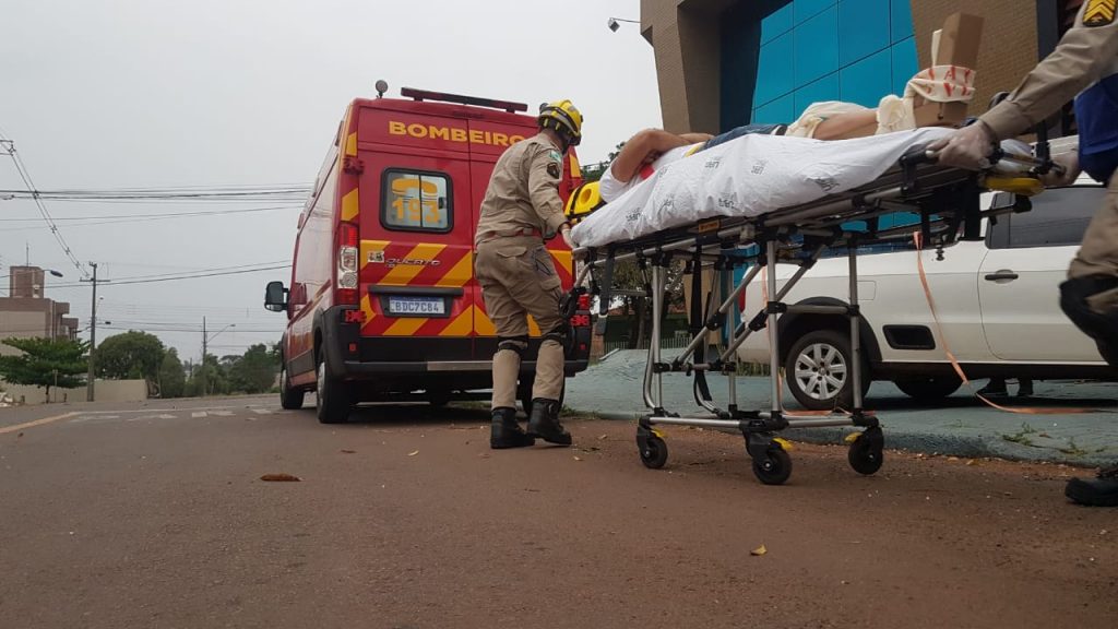 Homem é atingido na perna por placa no Maria Luíza
