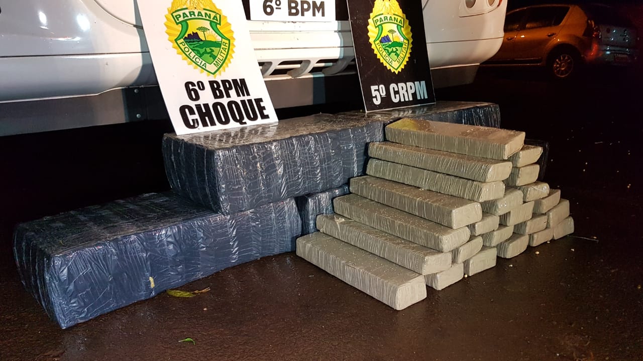 Polícia Militar prende motorista de caminhão com 114 quilos de maconha em meio a carga de soja
