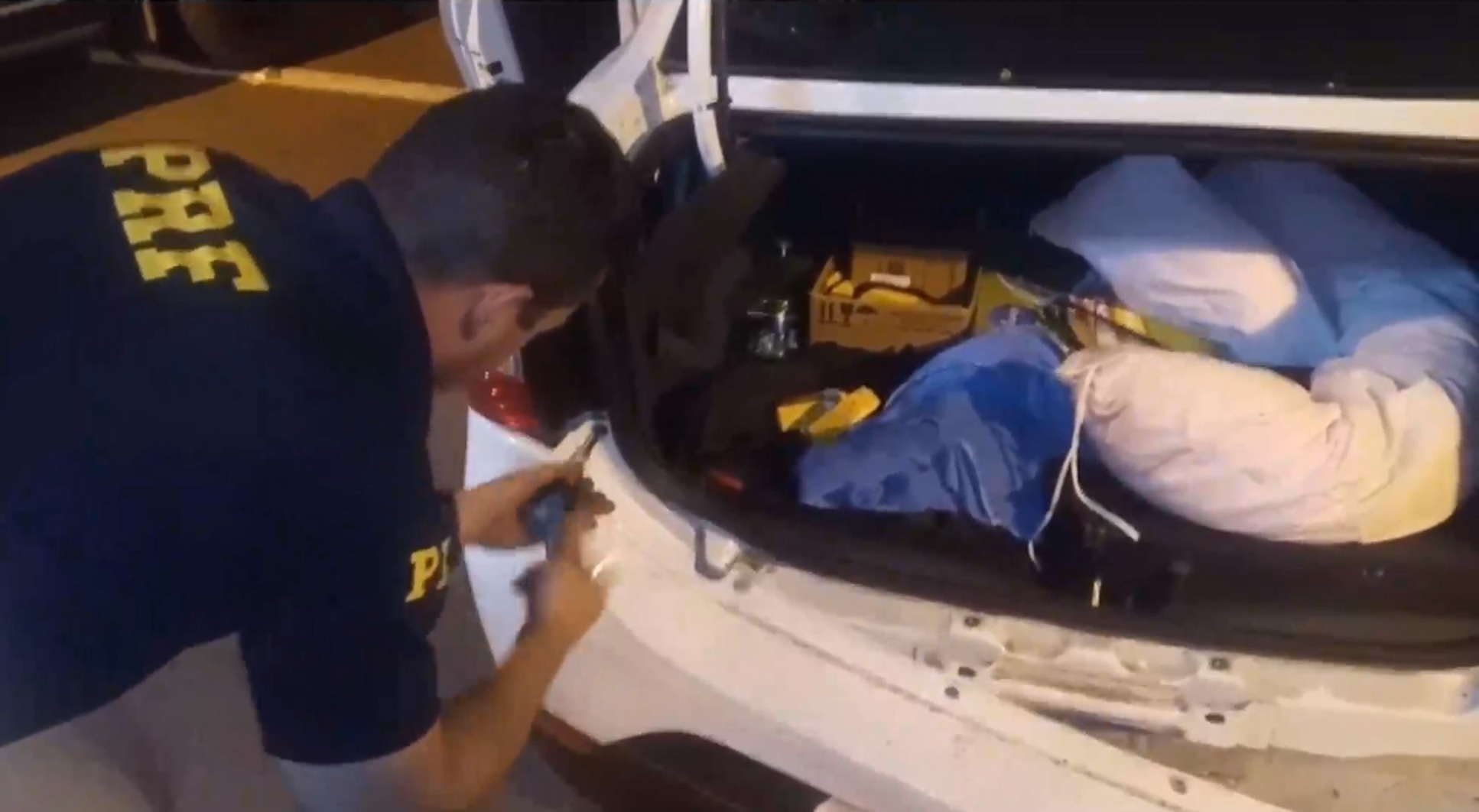 Taxista de São Paulo é preso com 102 quilos de maconha em Alto Paraíso Imagem referente a Taxista de São Paulo é preso com 102 quilos de maconha em Alto Paraíso