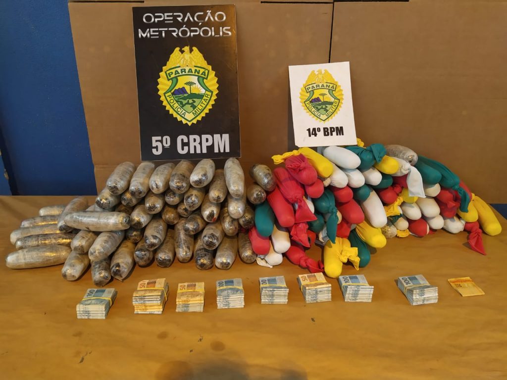 Operação Metrópolis III: PM apreende carro com contrabando, 65 kg de haxixe e R$ 80 mil em dinheiro, em Foz