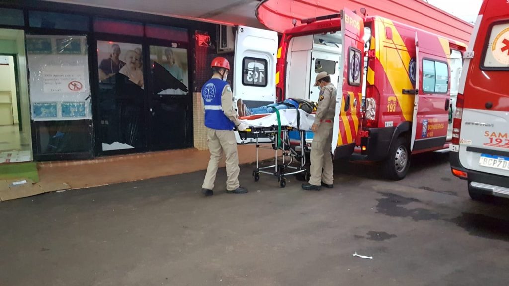 Mulher fica ferida ao sofrer queda no Bairro Santa Cruz