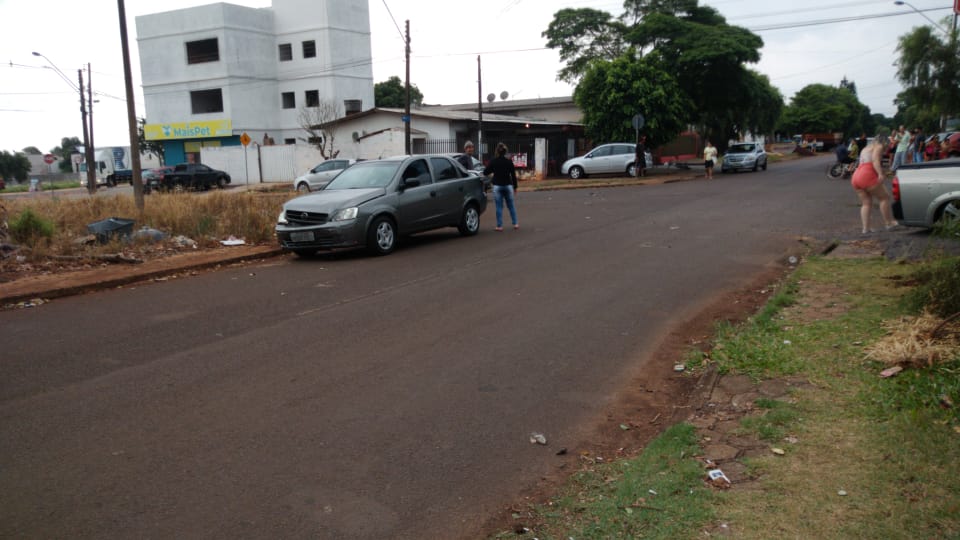 Morador relata que frequentes acidentes no Santa Cruz são causados por placa encoberta