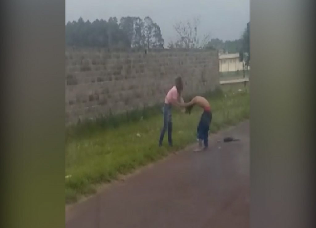 Vídeo mostra briga em via pública na região do Bairro Santos Dumont