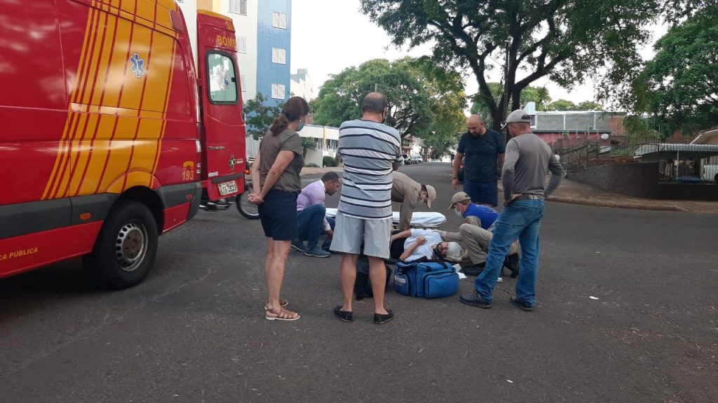 Ciclista fica ferido em batida com carro no Centro