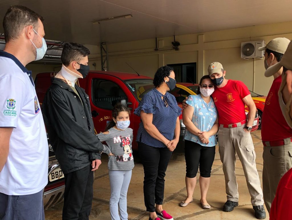Após recuperação, jovem ferido em grave acidente procura Corpo de Bombeiros para agradecimento
