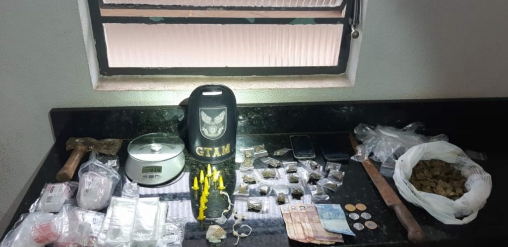 GM de Londrina detém jovem e faz apreensão de drogas