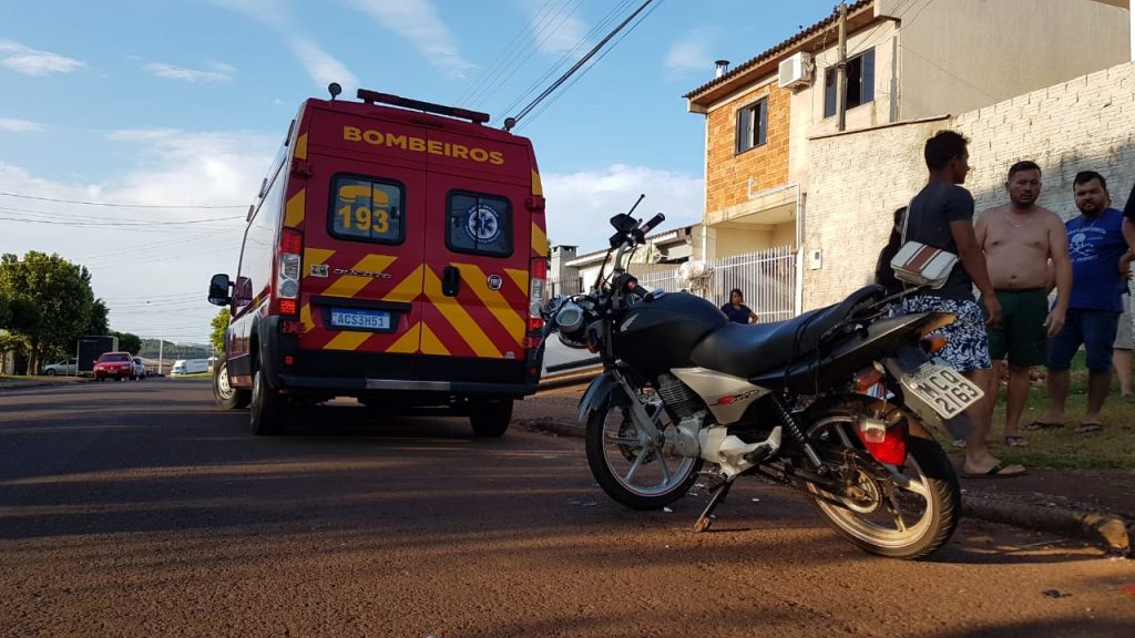 Motociclista sofre fratura ao ser atingida por carro no Bairro Floresta