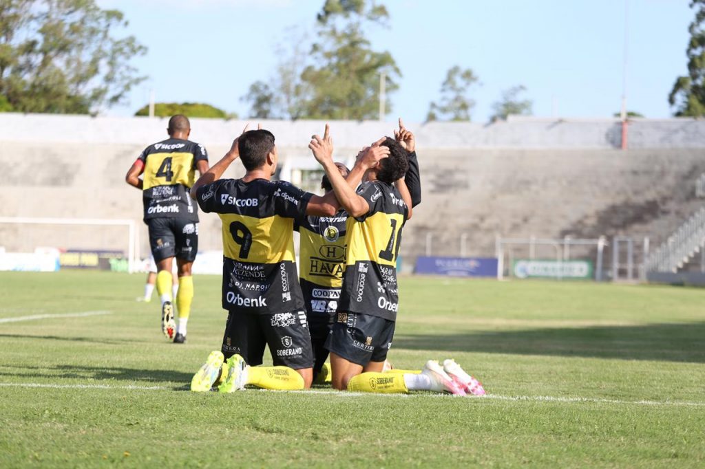 FC Cascavel vence a Portuguesa-RJ e segue na disputa por uma classificação para a fase mata-mata do Brasileirão Série D