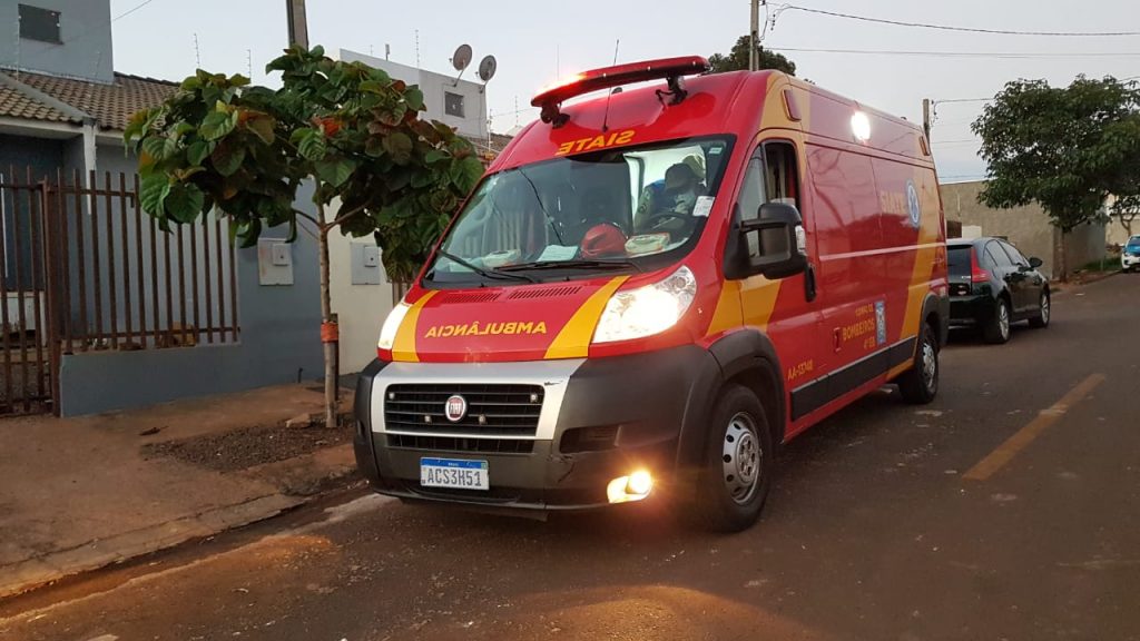 Menino fica ferido ao colidir bicicleta contra poste no Bairro Interlagos