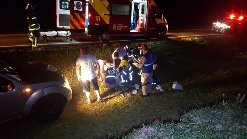 Atropelado por moto na PR-180, homem sofre fraturas nas pernas e é socorrido pelo Siate