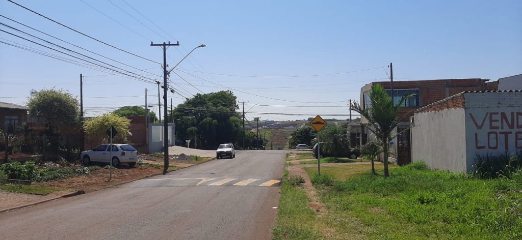 Motociclista cai ao passar por lombada e processa o Município alegando falta de sinalização