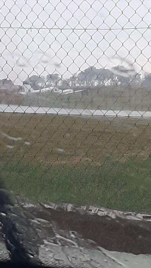 Avião pousa no Aeroporto de Cascavel nesta tarde de quinta-feira (15)