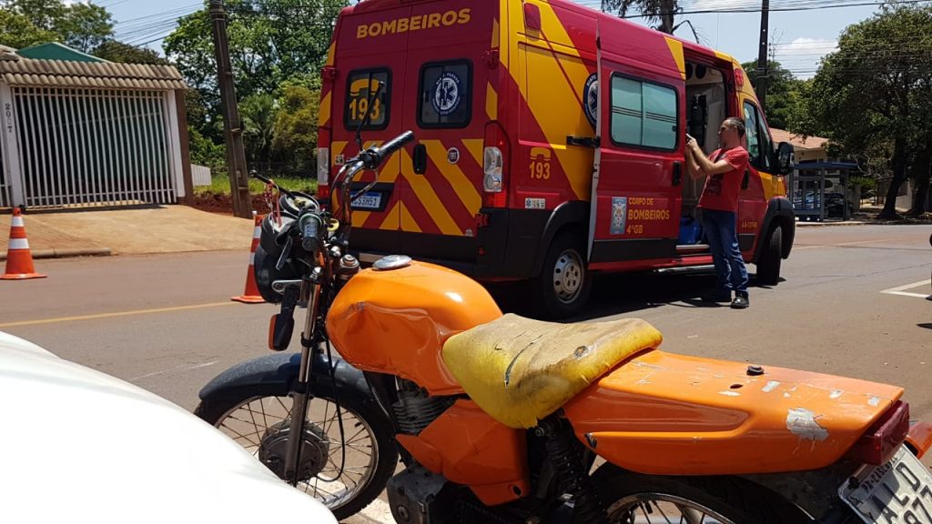 Colisão envolvendo três motocicletas na Rua Jacarezinho deixa homem ferido