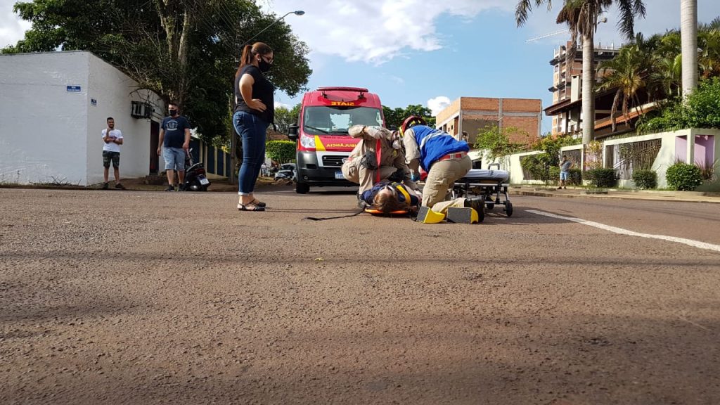 Mulher de 29 anos fica ferida em colisão no Bairro Neva