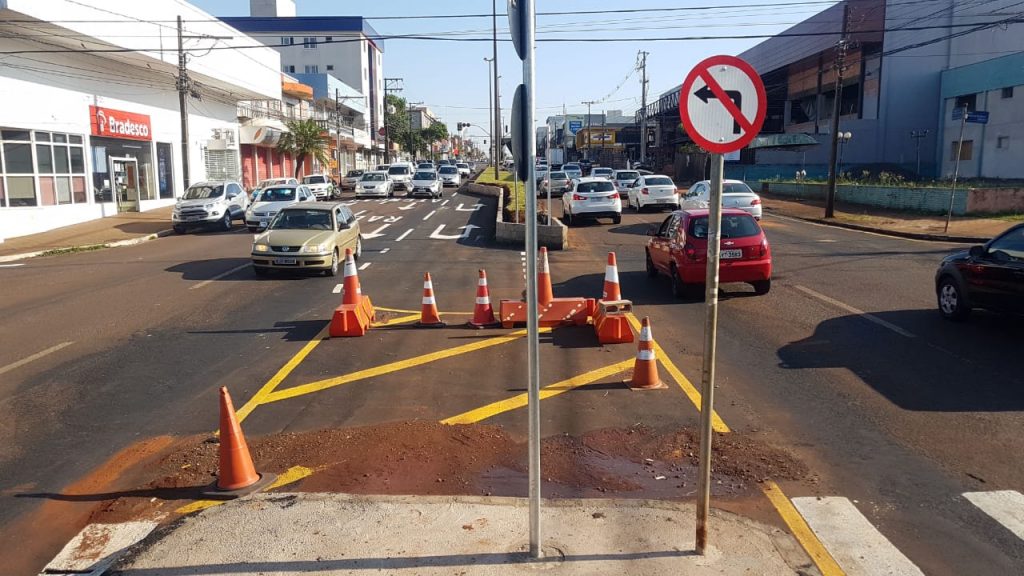 Condutores se adaptam com nova sinalização na Avenida Carlos Gomes