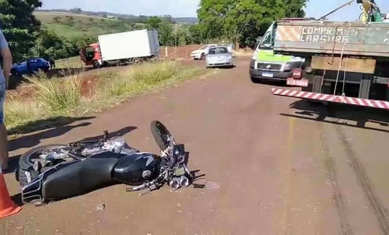 Motociclista morre ao colidir com caminhão na PR-484