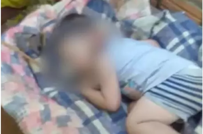 Homem é preso ao colocar coleira e amarrar filho da enteada