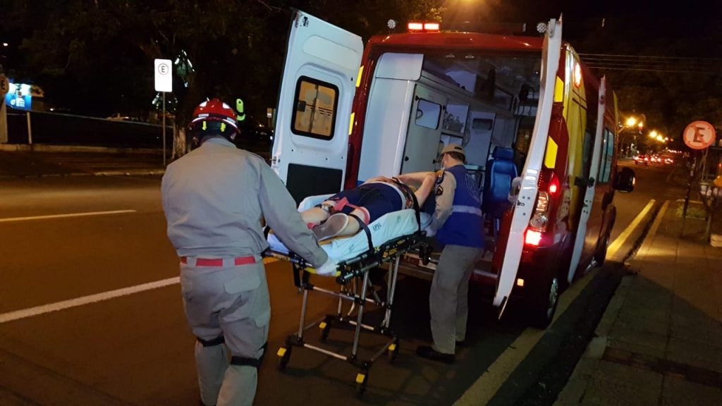 Idosa fica ferida ao cair de escada em imóvel na Rua Paraná
