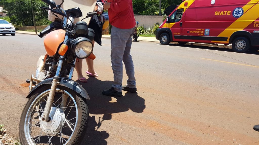Durante conversão, caminhonete e moto batem em cruzamento no Bairro Brasília