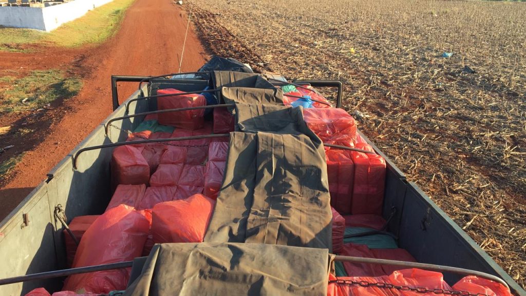 Caminhão carregado com cigarros paraguaios é apreendido em Guaíra