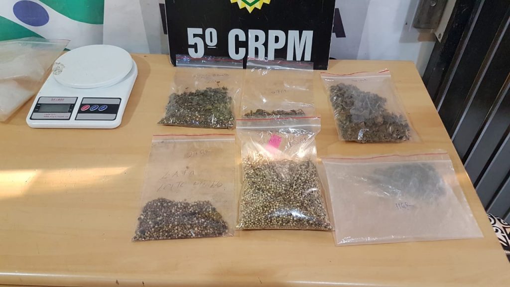 Maconha é apreendida em ação da Polícia Militar no Bairro Santa Felicidade
