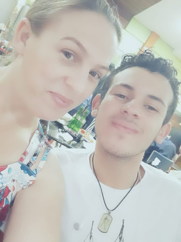 Para que filho não fique cego, mãe faz arrecadação para pagamento de cirurgia ocular
