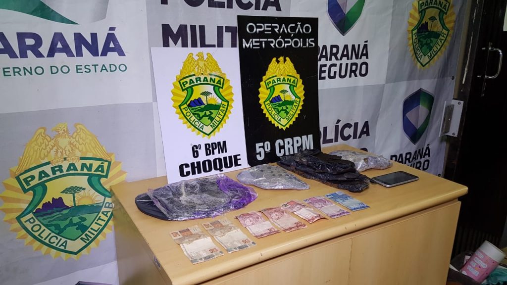 Passageira de ônibus é presa com haxixe durante fiscalização na rodoviária de Cascavel