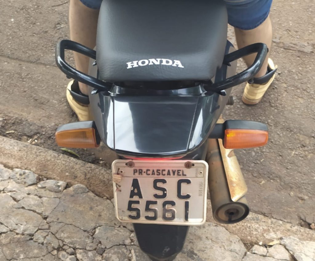Motocicleta Honda Fan 125 de placa ASC-5561 foi furtada no Conjunto Riviera