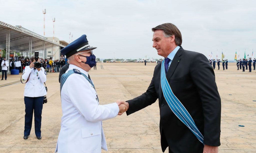 Bolsonaro participa da comemoração ao Dia do Aviador e da FAB