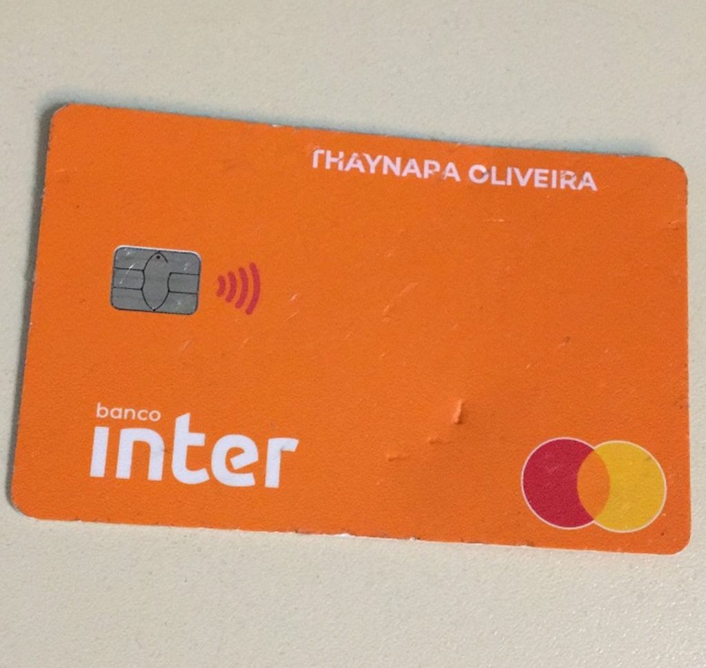 Cartão em nome de Thaynara Oliveira foi encontrado