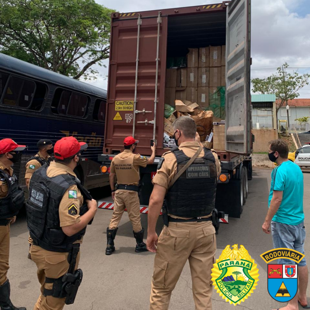 Polícia Militar de Terra Boa apreende caminhão com 810 caixas de cigarros contrabandeados
