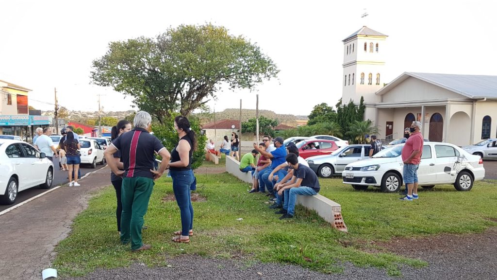 Contrários a mudança nos sentidos das marginais da BR-277, moradores se reúnem no XIV de Novembro