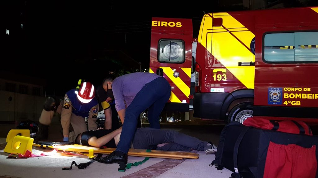 Entregador fica ferido em forte colisão na Rua Recife, no Centro