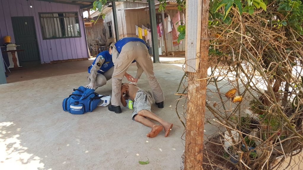 Bombeiros atendem homem que acreditava ter sido esfaqueado, no Bairro Interlagos