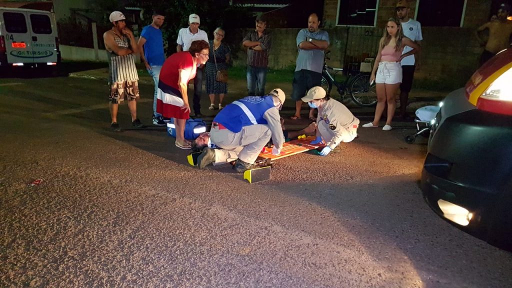 Homem fica ferido ao cair de bicicleta na Rua Europa