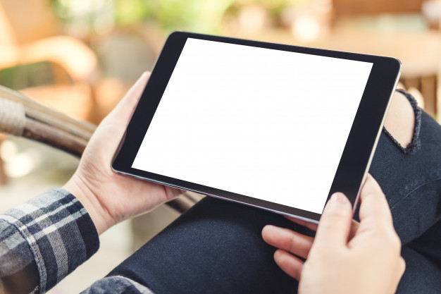 Cliente será indenizada por assistência que não consertou e também não devolveu tablet