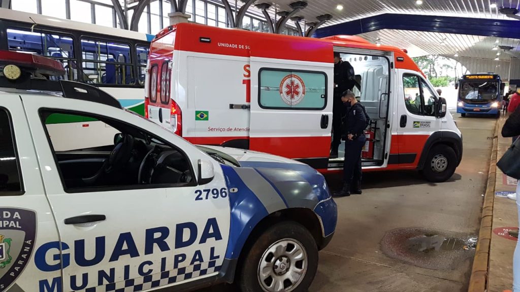 Mulher em surto é contida no Terminal Leste