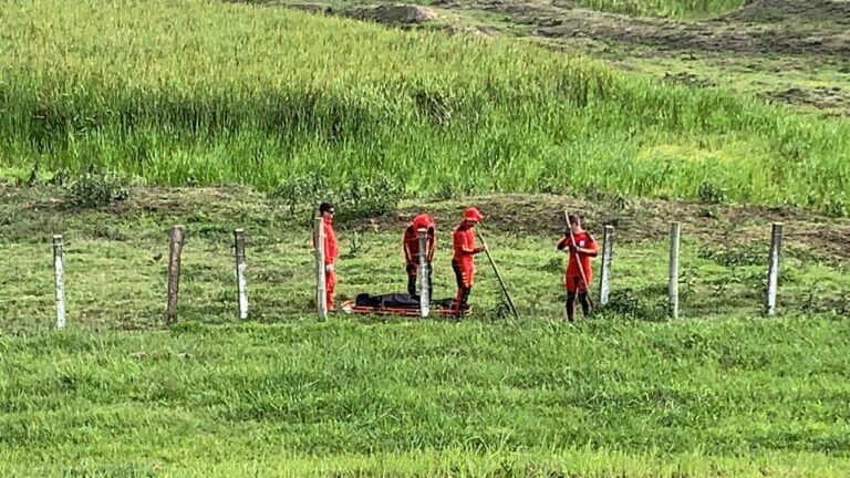 Bombeiros encontram corpo que pode ser de homem que pulou em rio durante temporal