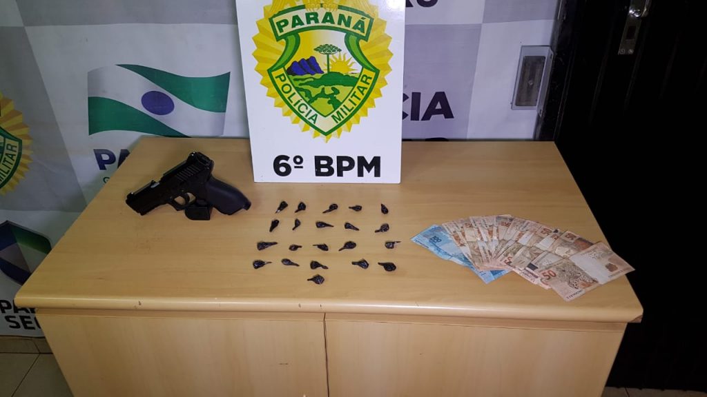 Jovem de 21 anos é preso com cocaína, dinheiro e simulacro no Bairro Universitário