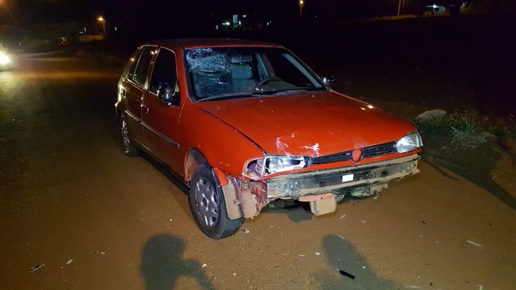 Gol e motocicleta se envolvem em colisão no Bairro Esmeralda