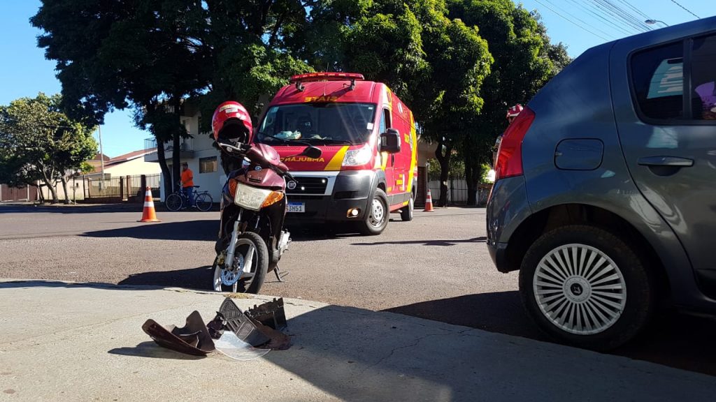 Homem fica ferido em colisão entre carro e moto no Bairro São Cristóvão Homem fica ferido em colisão entre carro e moto no Bairro São Cristóvão