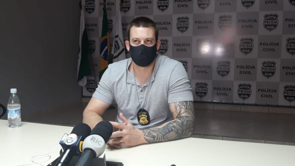 Esfaqueados no Bairro Floresta: agressor estava com aparelho de choque e usava máscara, diz delegado Esfaqueados no Bairro Floresta: agressor estava com aparelho de choque e usava máscara, diz delegado