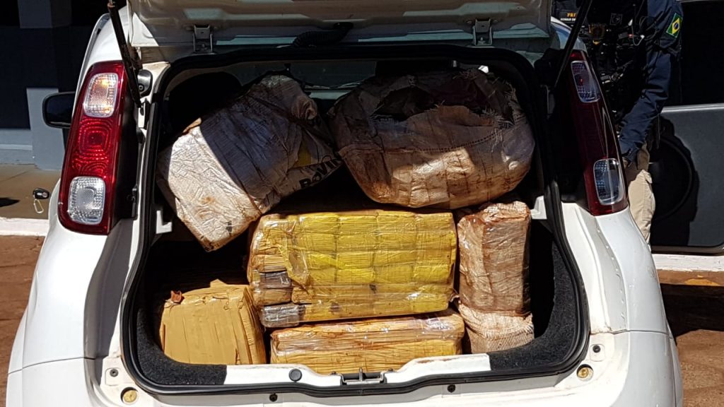 Após acompanhamento tático na BR-467, PRF realiza apreensão de maconha Após acompanhamento tático na BR-467, PRF realiza apreensão de maconha