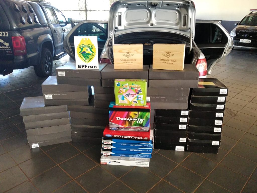 Carro é apreendido com carga de vinhos em Perobal