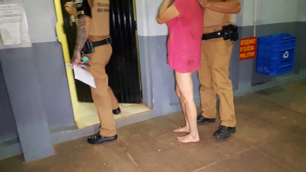 Mulher causa confusão no Guarujá e acaba presa pela Polícia Militar