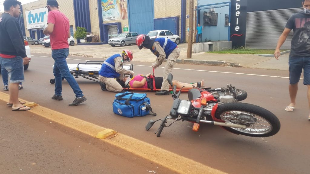 Mulher é socorrida após colisão na Av. Barão do Rio Branco Mulher é socorrida após colisão na Av. Barão do Rio Branco