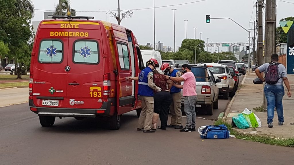Ao engatar marcha ré, Strada atinge pedestre na Av. Tancredo Neves Ao engatar marcha ré, Strada atinge pedestre na Av. Tancredo Neves